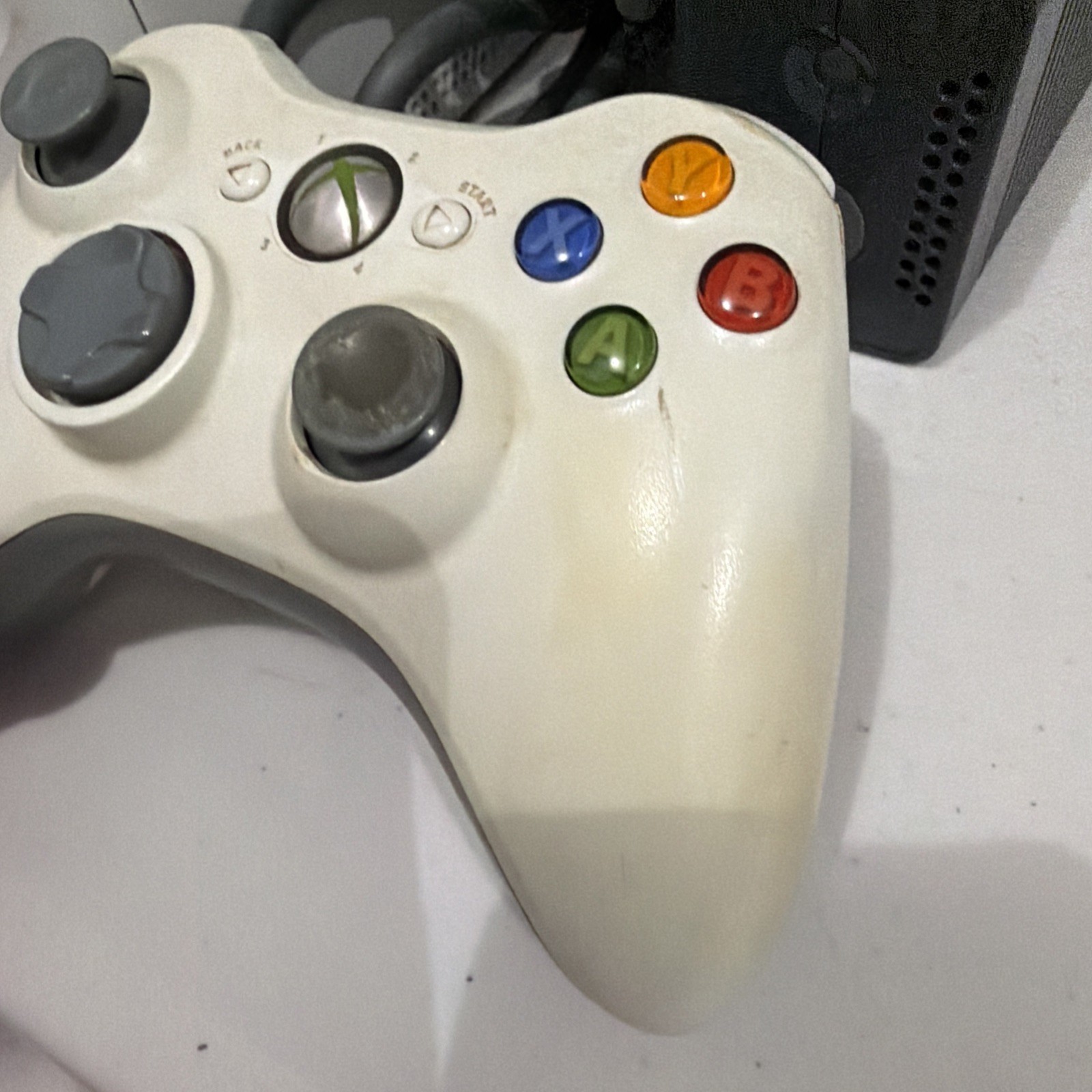 Xbox 360 Pro 20GB White Console Bundle 2 Controllers Cords 8 Games Tested