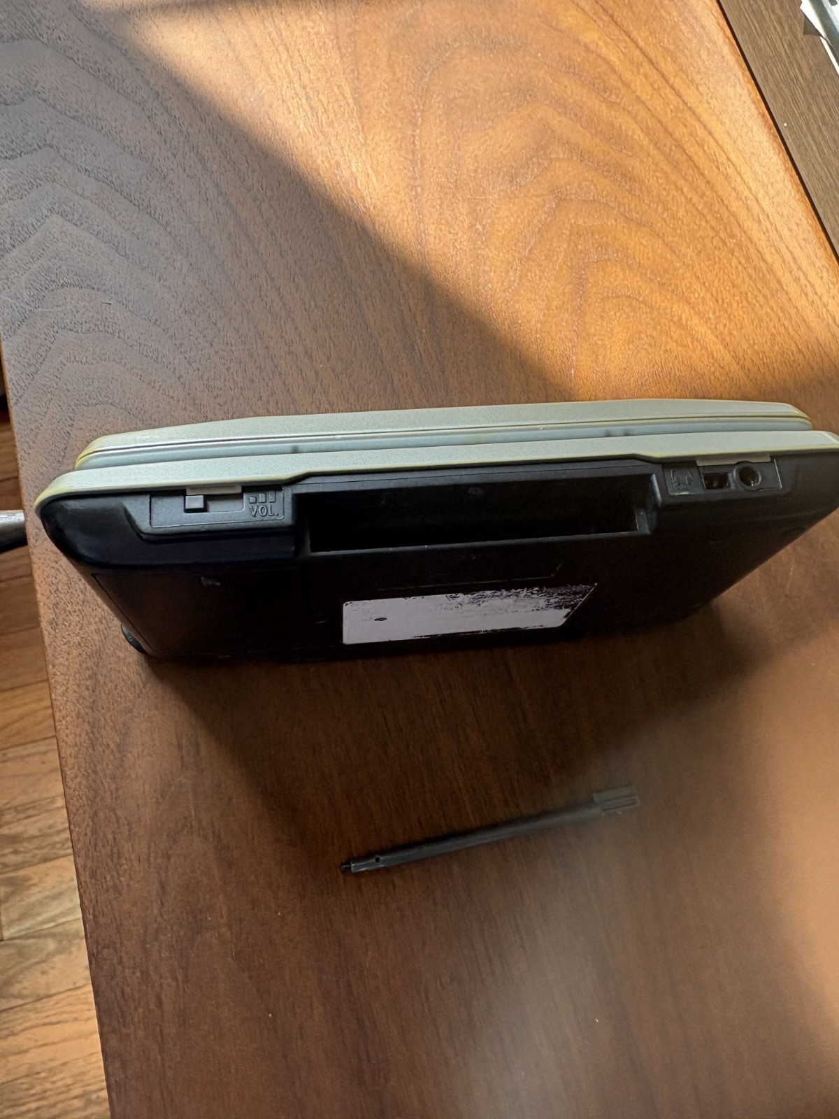 Nintendo DS Console with battery…powers on…no charger