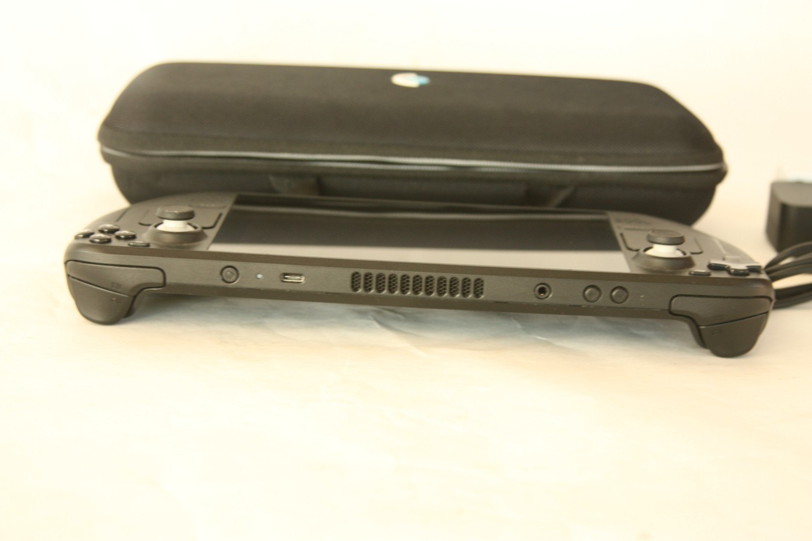 Valve Steam Deck – 512GB – Black – Handheld Console – With Case and Charger