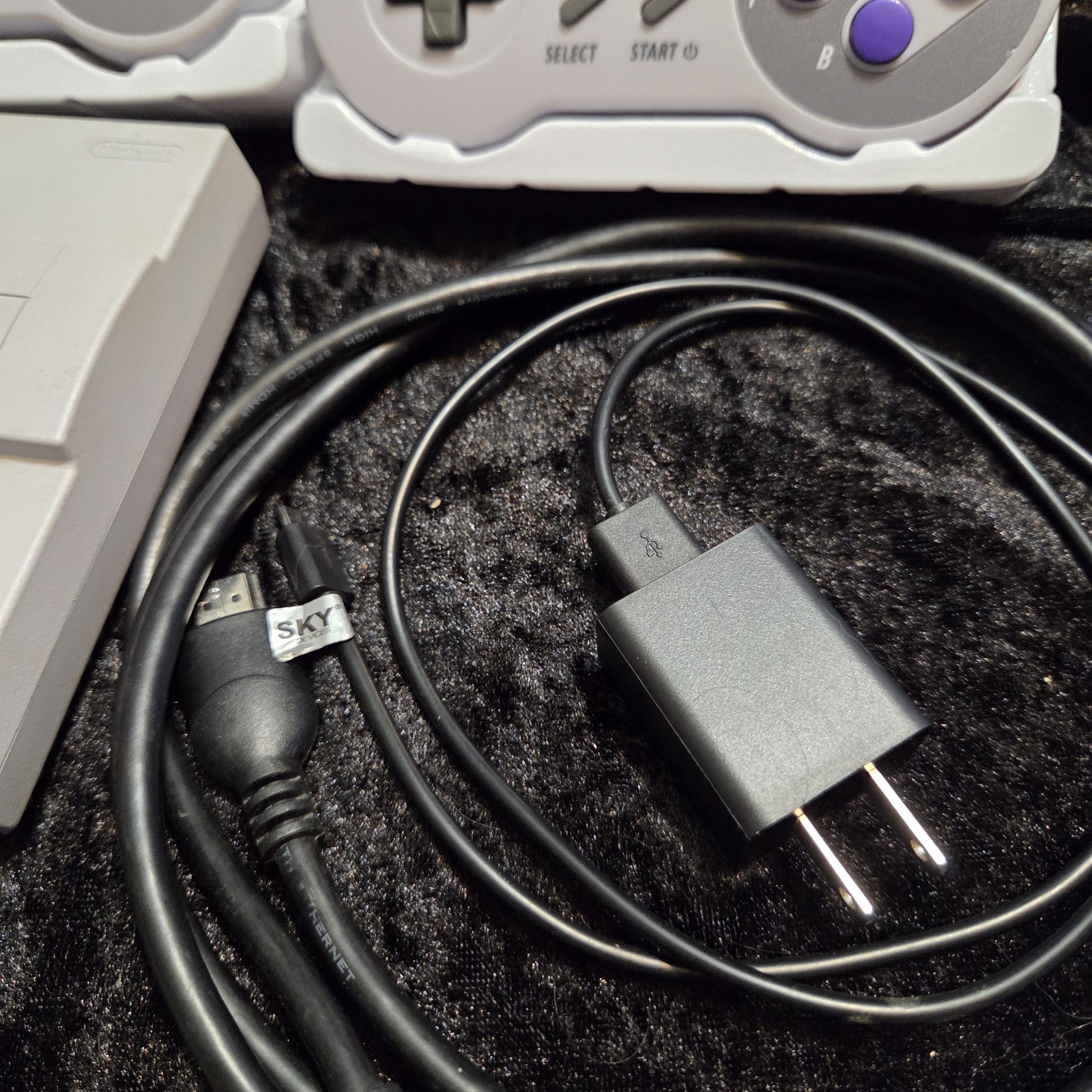 Super Nintendo SNES Mini Classic Console CLV-201 Cables 2- Cordless Controllers