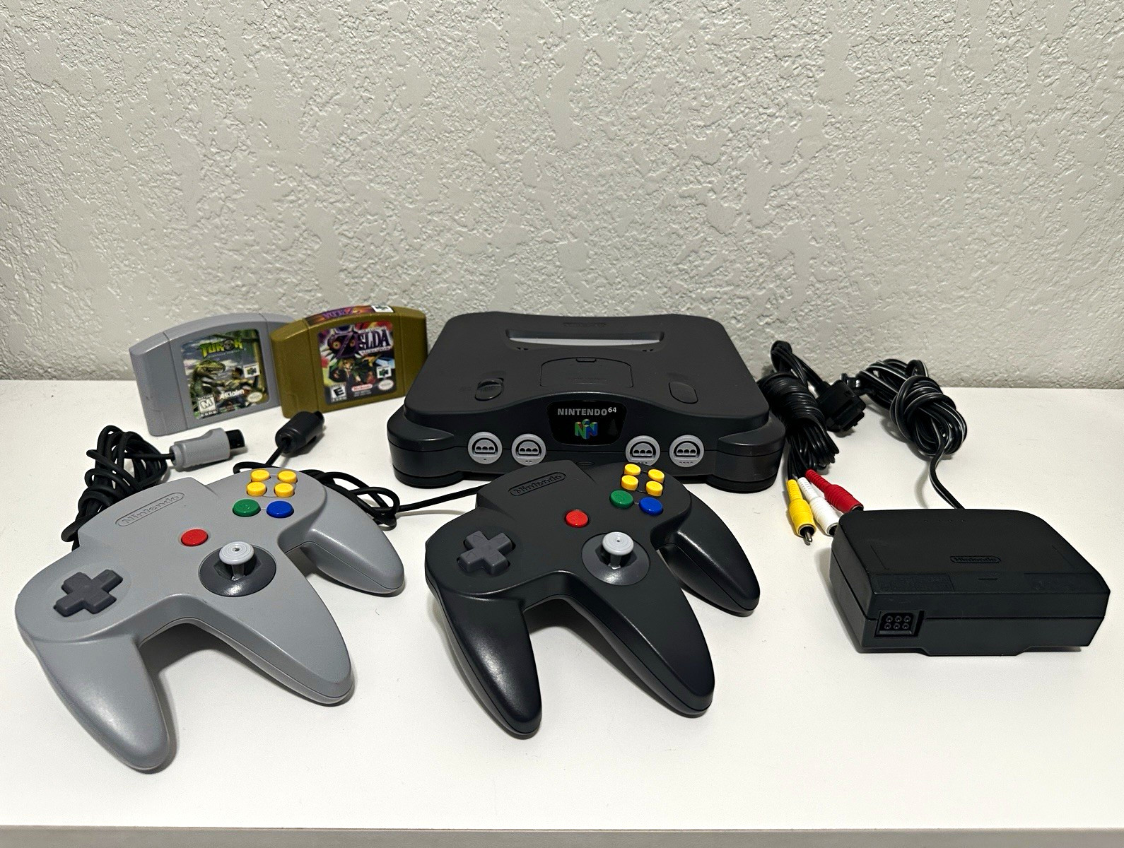 Nintendo 64 NUS-001(USA) Console Bundle w/ 2 Controllers Power/AV Cables