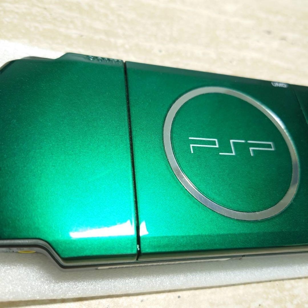 Sony PSP 3000 Spirited Green Complete in Box Near Mint Limited Edition 7075