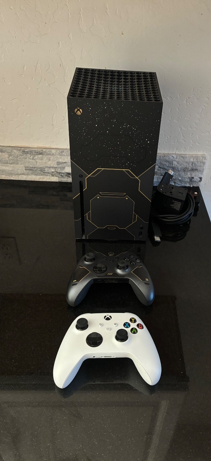 Excellent -Xbox Series X Halo Infinite 20th Anniversary Limited Edition + CNTRL