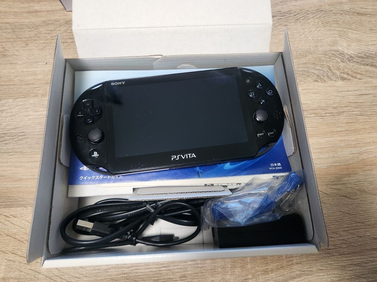 Sony PS Vita Slim PCH-2000 Black CIB w/ Charger & 8GB Memory Card Japan Tested