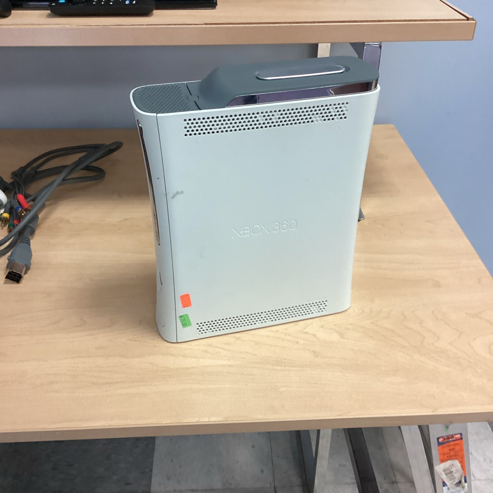 Microsoft Xbox 360 Pro 20GB Console – Matte White