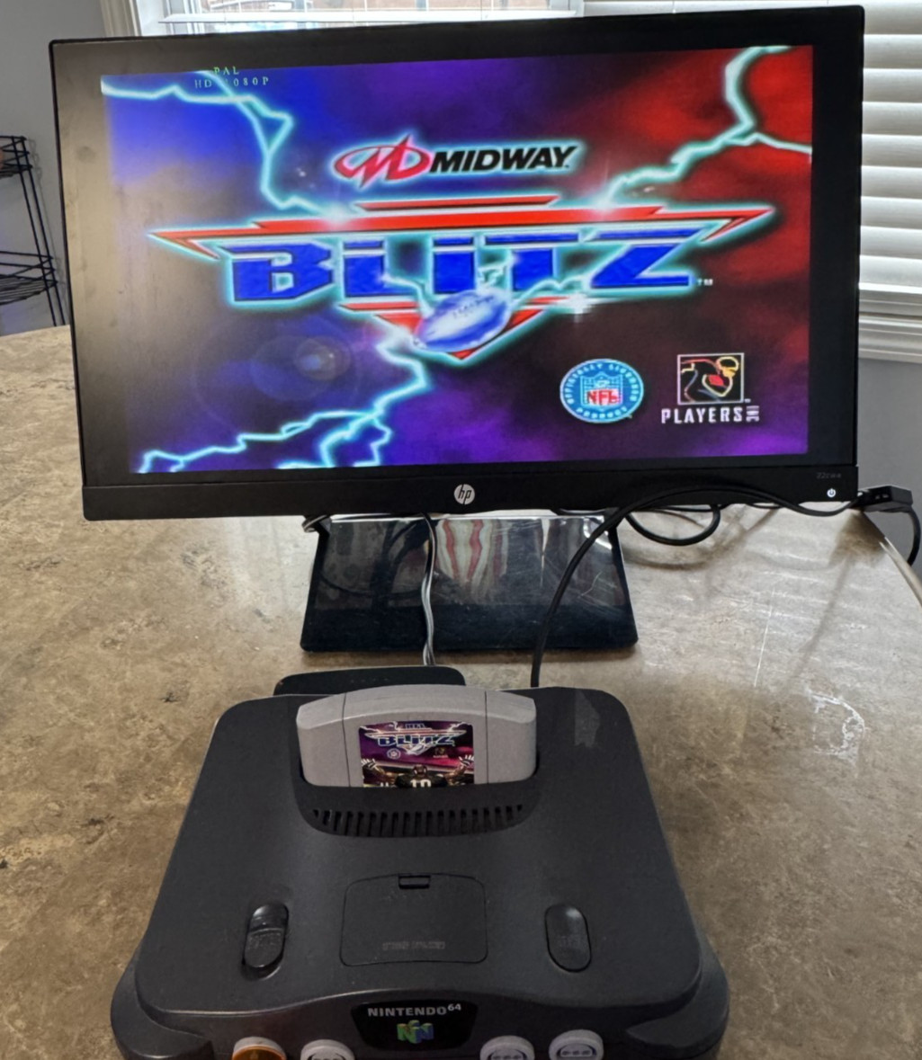 Nintendo 64 Console NUS-001(USA) + Controller + NFL Blitz + Bass Hunter 64 + WCW