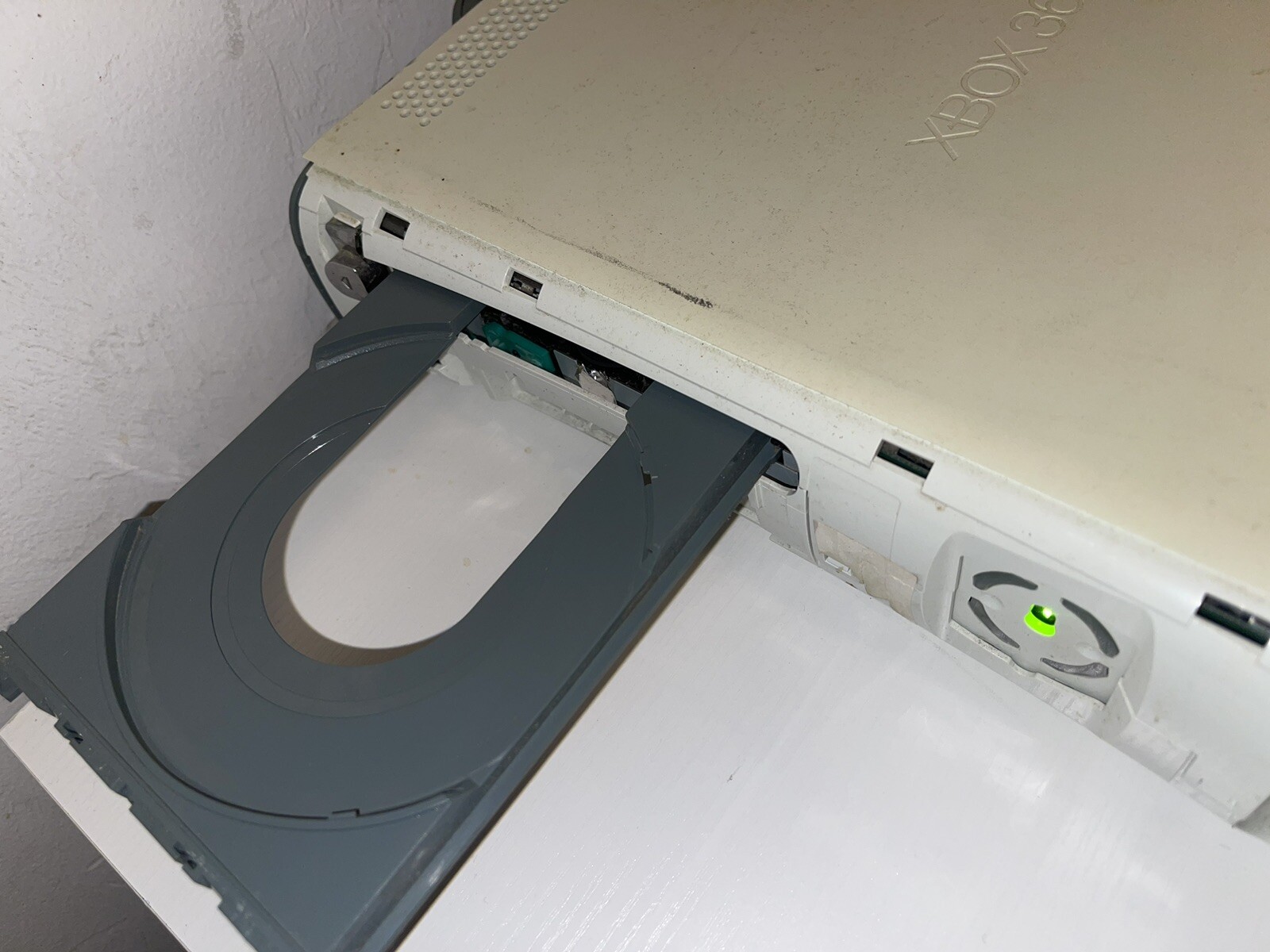 White Microsoft Xbox 360 Console Only Tested, No Cables, 2 Games