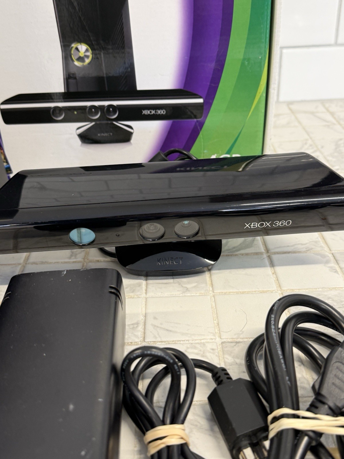 Microsoft Xbox 360 S Gaming Console & Kinect Black No Games Blu Controller READ!