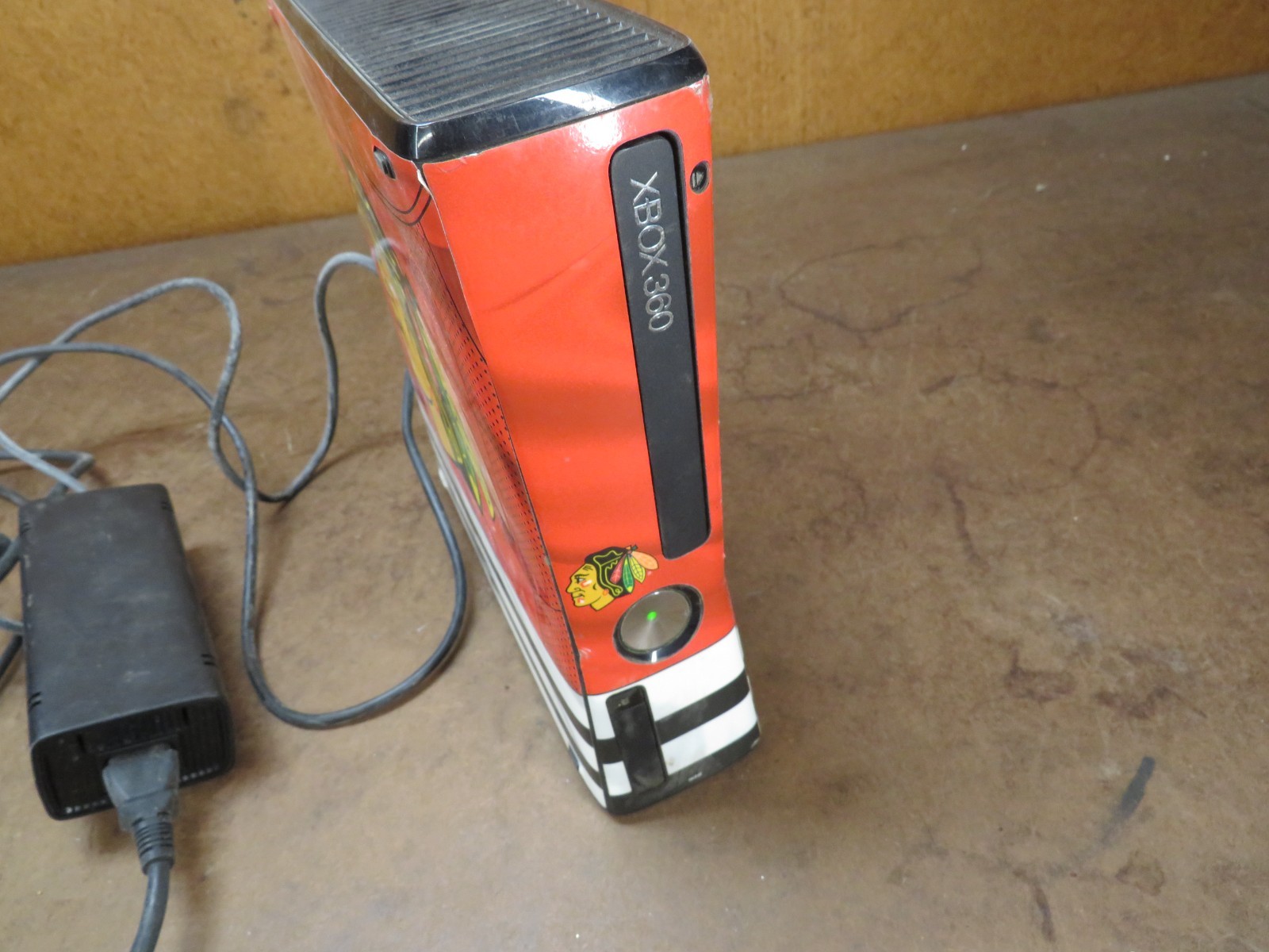 Microsoft Xbox 360 S Console T439 Chicago Blackhawks NHL W/ Power Supply Working