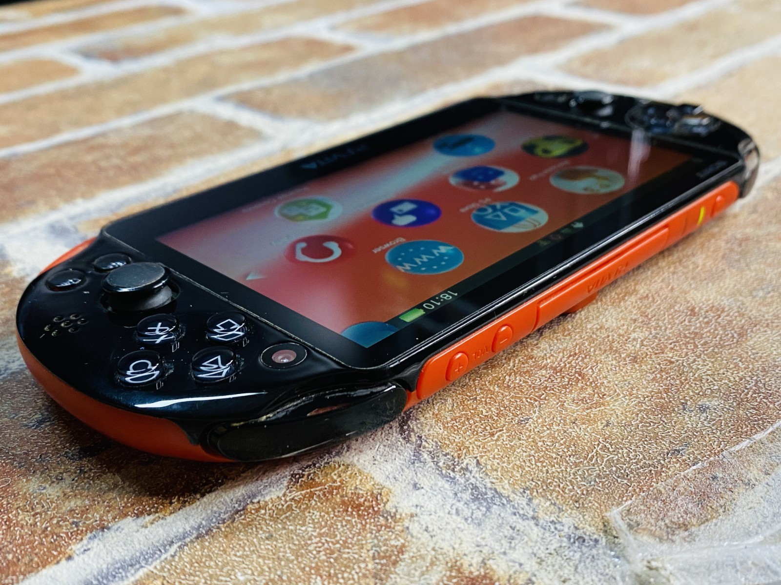 PS Vita Red Black PCH 2000 SONY PlayStation Japan 8GB Memory Charger Tested EX P