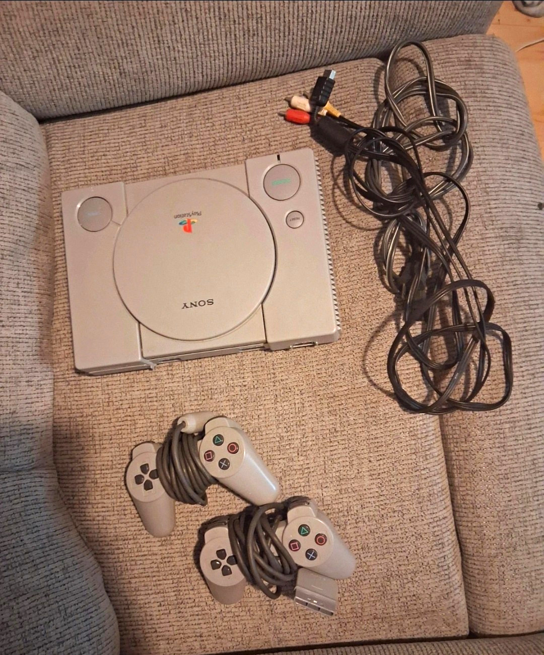 Tested Sony PlayStation 1 PS1 Gray Console w/ 2 Controllers, Composite RCA AV