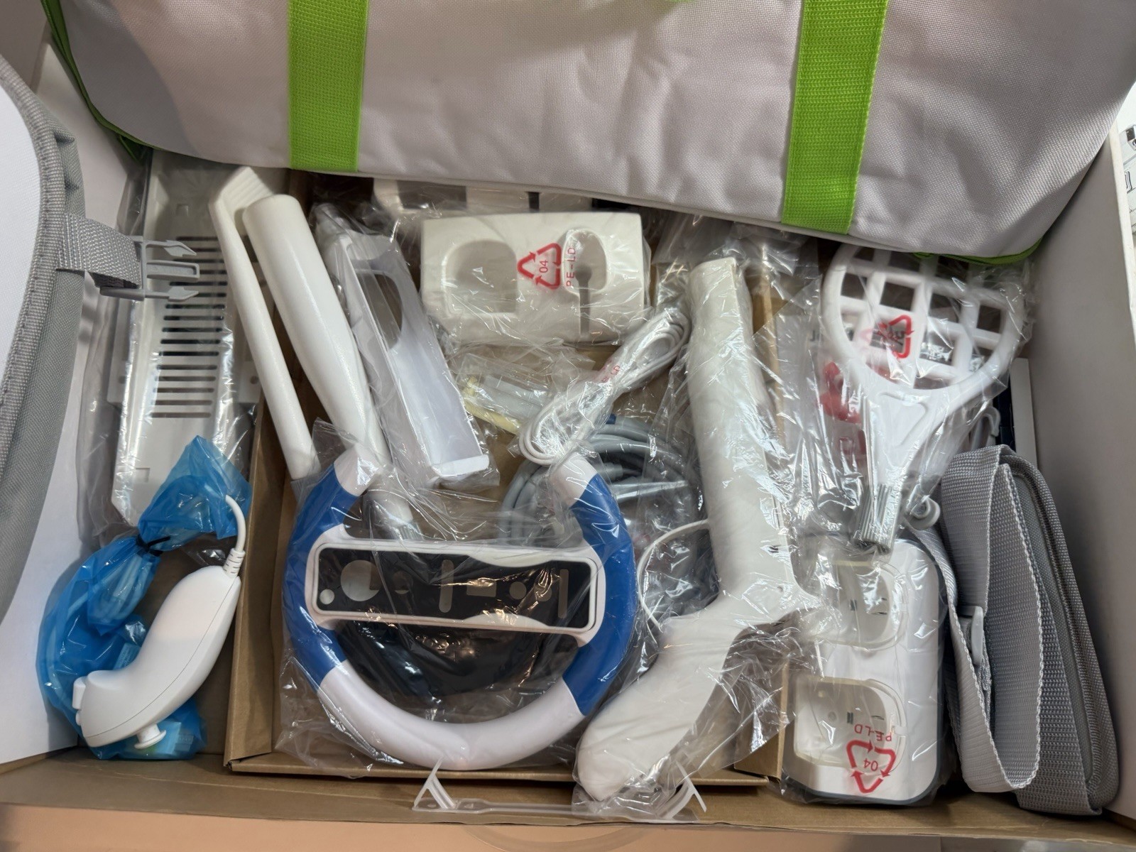 Nintendo Wii 11 Piece Deluxe Bundle Accessories Set No Remotes No Game