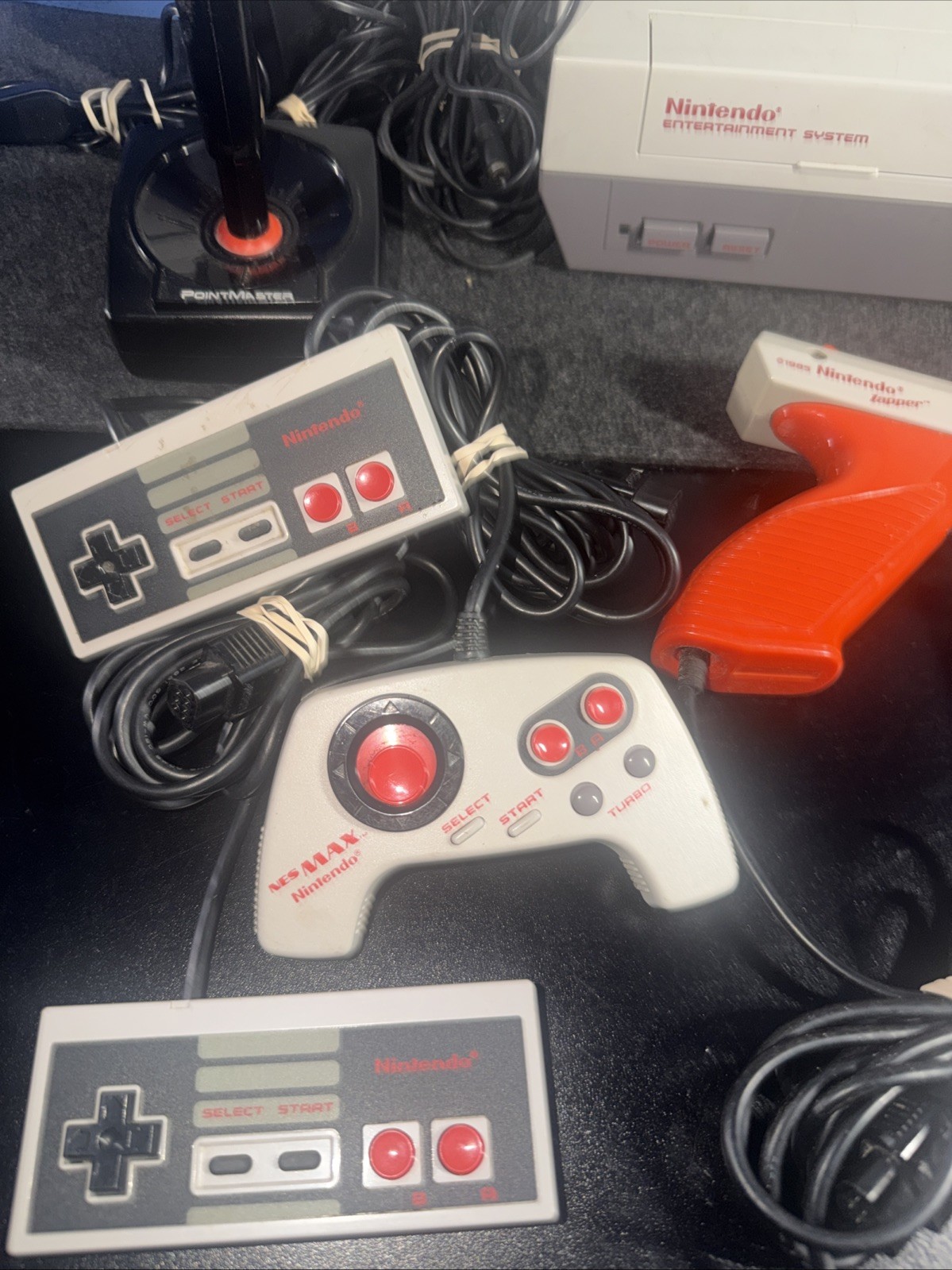 Nintendo NES Console Original TESTED Bundle W Games 3 controllers + Zapper .