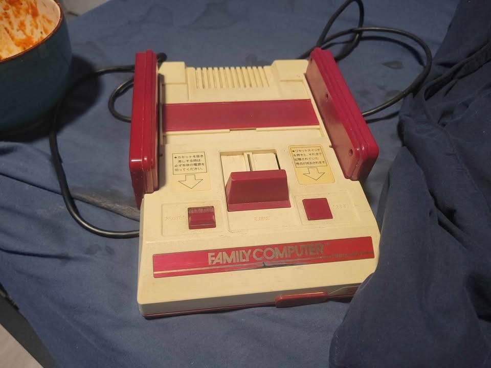 Nintendo Famicom Disk System (1986) – Red