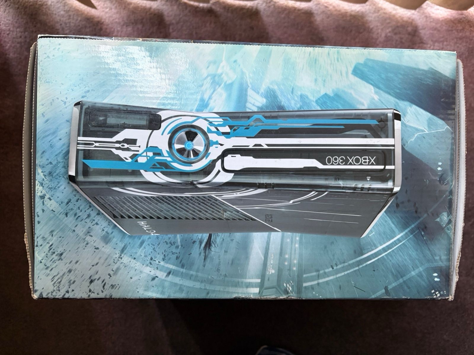 Microsoft Xbox 360 Halo 4 Limited Edition 320GB Bundle w/ 2 Controllers, Game