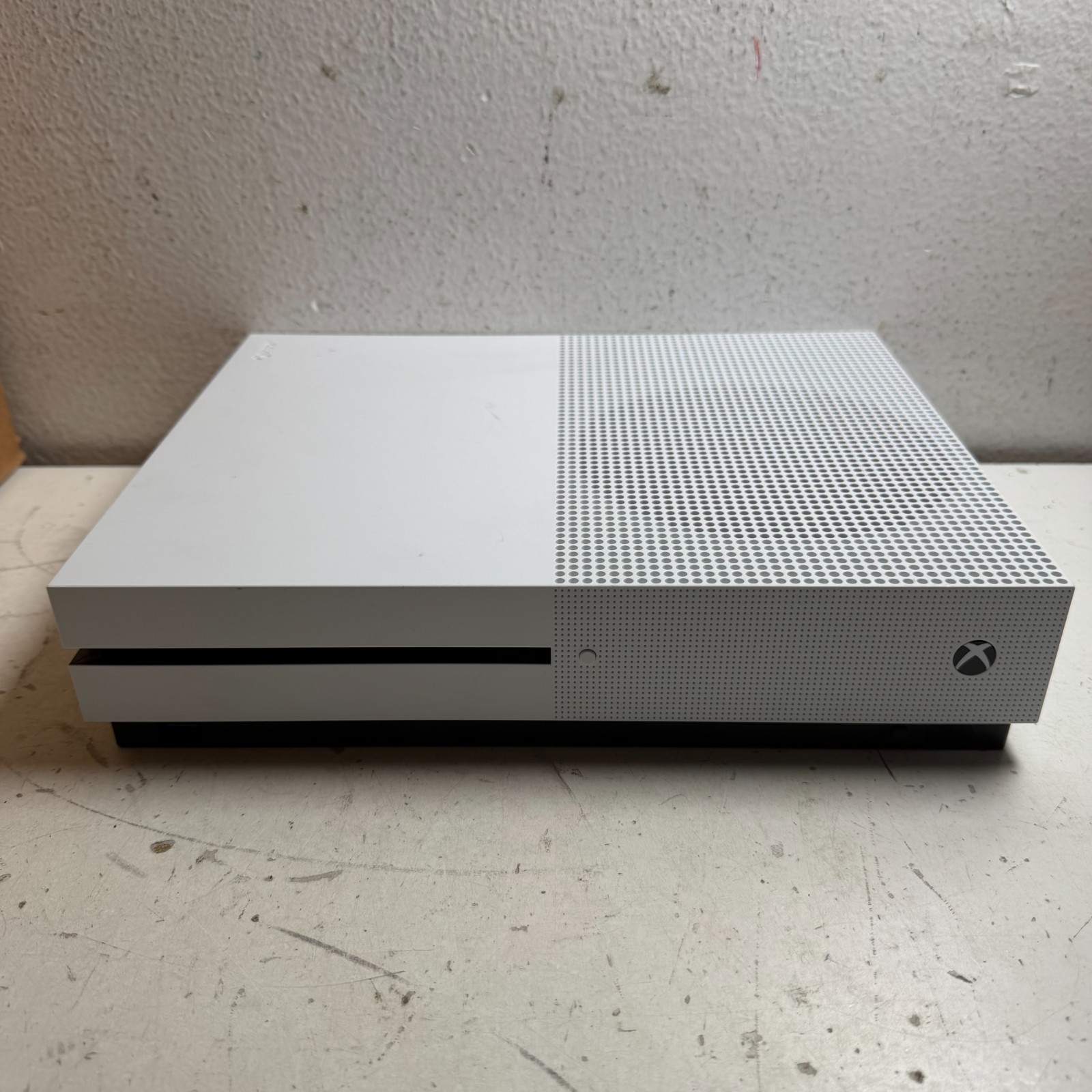 Microsoft Xbox One S 1681 500GB White Slim Edition 4K (UHD) Game Console ONLY