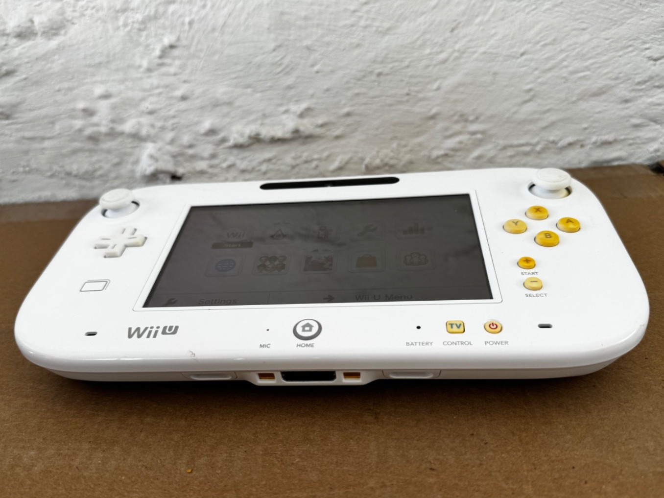 Nintendo Wii U 8GB Console Bundle – White (Model WUPSWAAB) – Tested & Working