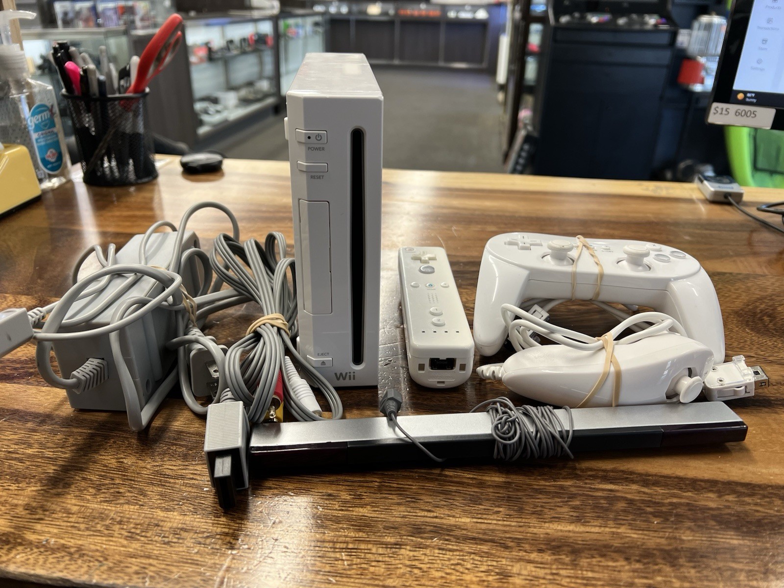 Nintendo Wii RVL-001 512 MB Home Console – White