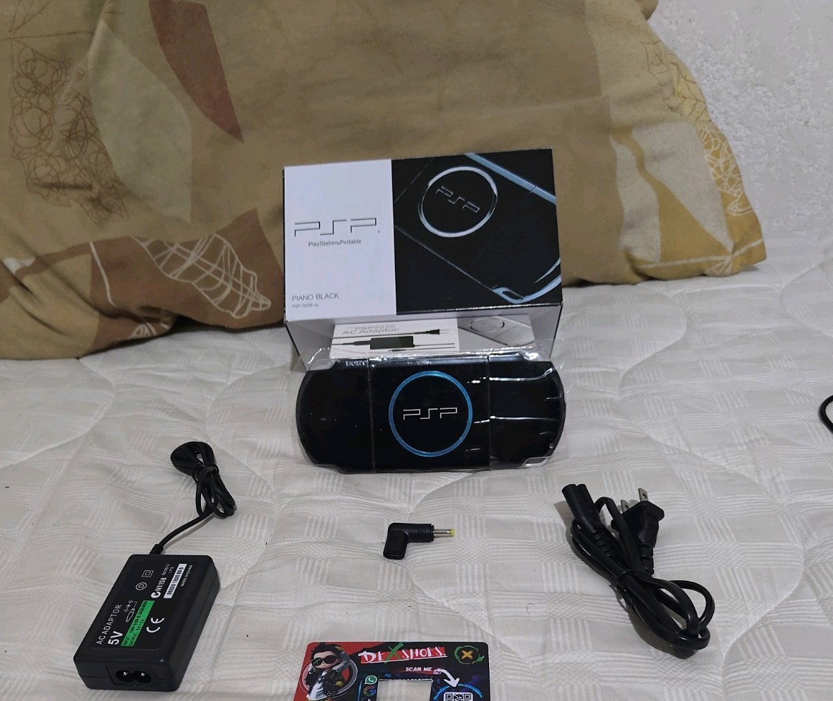 Sony PSP 3000 black with 32 GB games +UMD