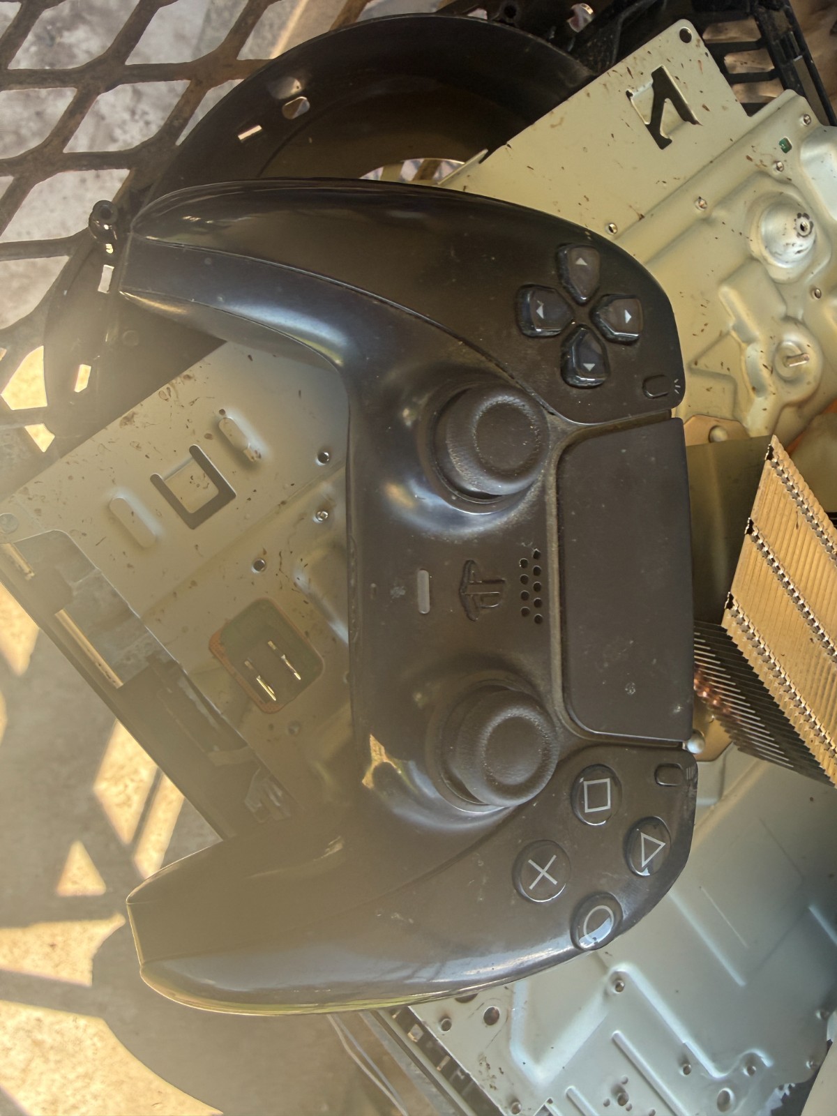 !!FOR PARTS ONLY!! White PS5 Digital, Non-Functional, Heavy Damage