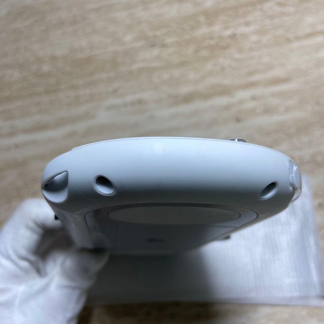PS Vita PCH-2000 Glacier White Complete in Box Excellent Condition 7038