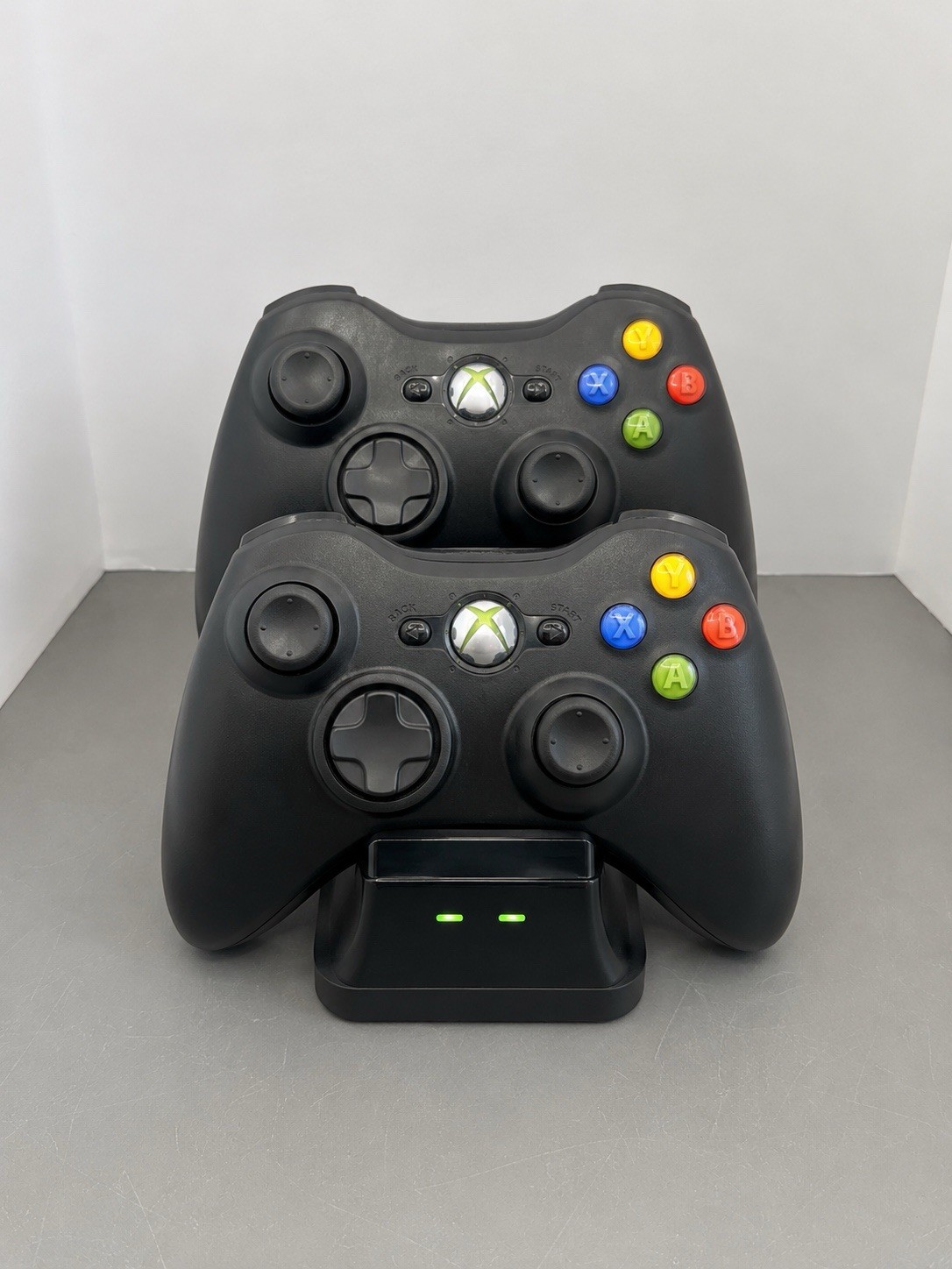 Microsoft Xbox 360 Pro White Console Gaming 2 Controllers W/ Cords, Ext Drive