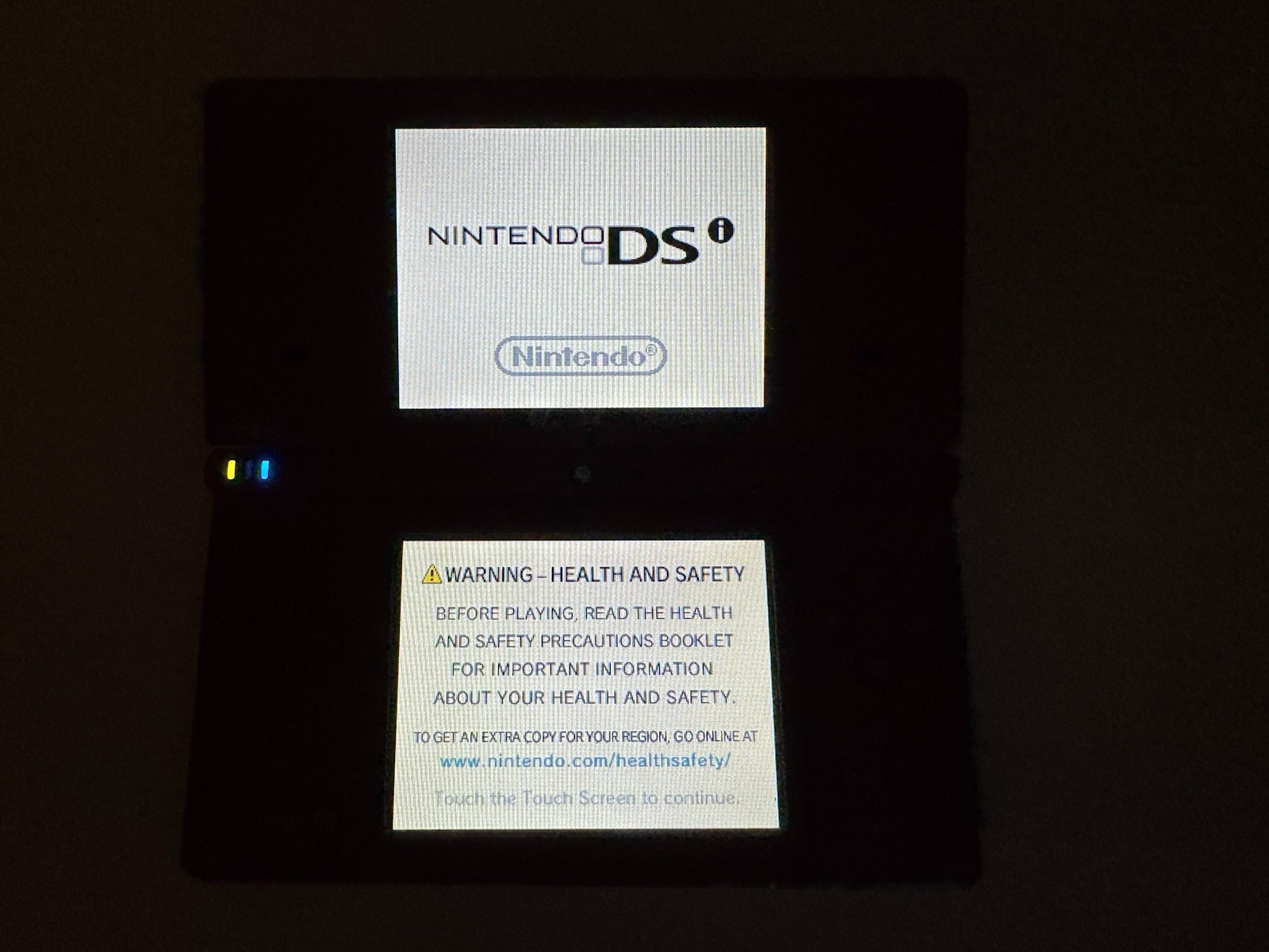 Nintendo DSi Pink Handheld Console Wi-Fi Nintendo DS TWL-001 Plus 5 Games