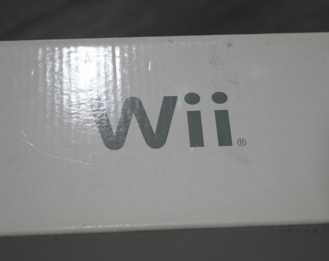 Nintendo Wii RVL-S-WD(JPN) Console In Box Complete W/ Extras