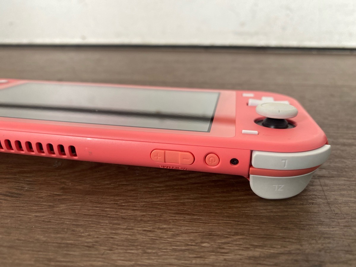 NINTENDO SWITCH LITE HANDHELD – HDH-001 CORAL PINK WITH CHARGER (WCP038445)