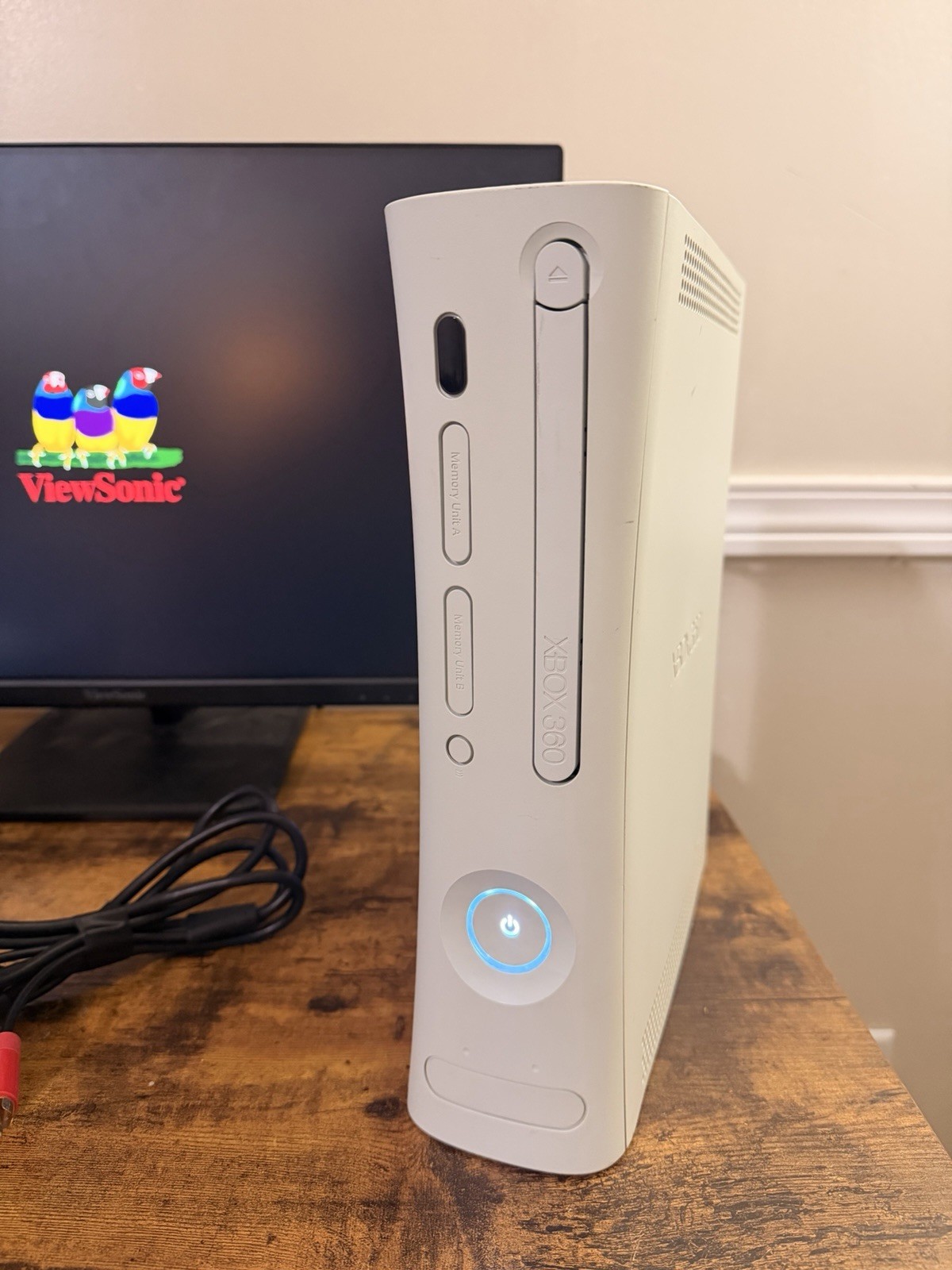 FALCON Xbox 360 128GB with all white ROL. Controller, AV, and PSU included!