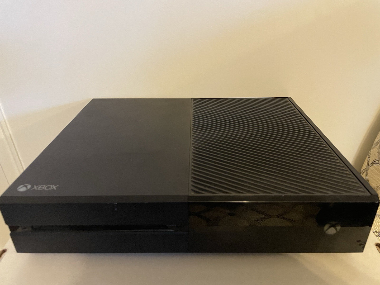 Xbox One Black Console, 2 controllers Charging Station And Battery Packs Works