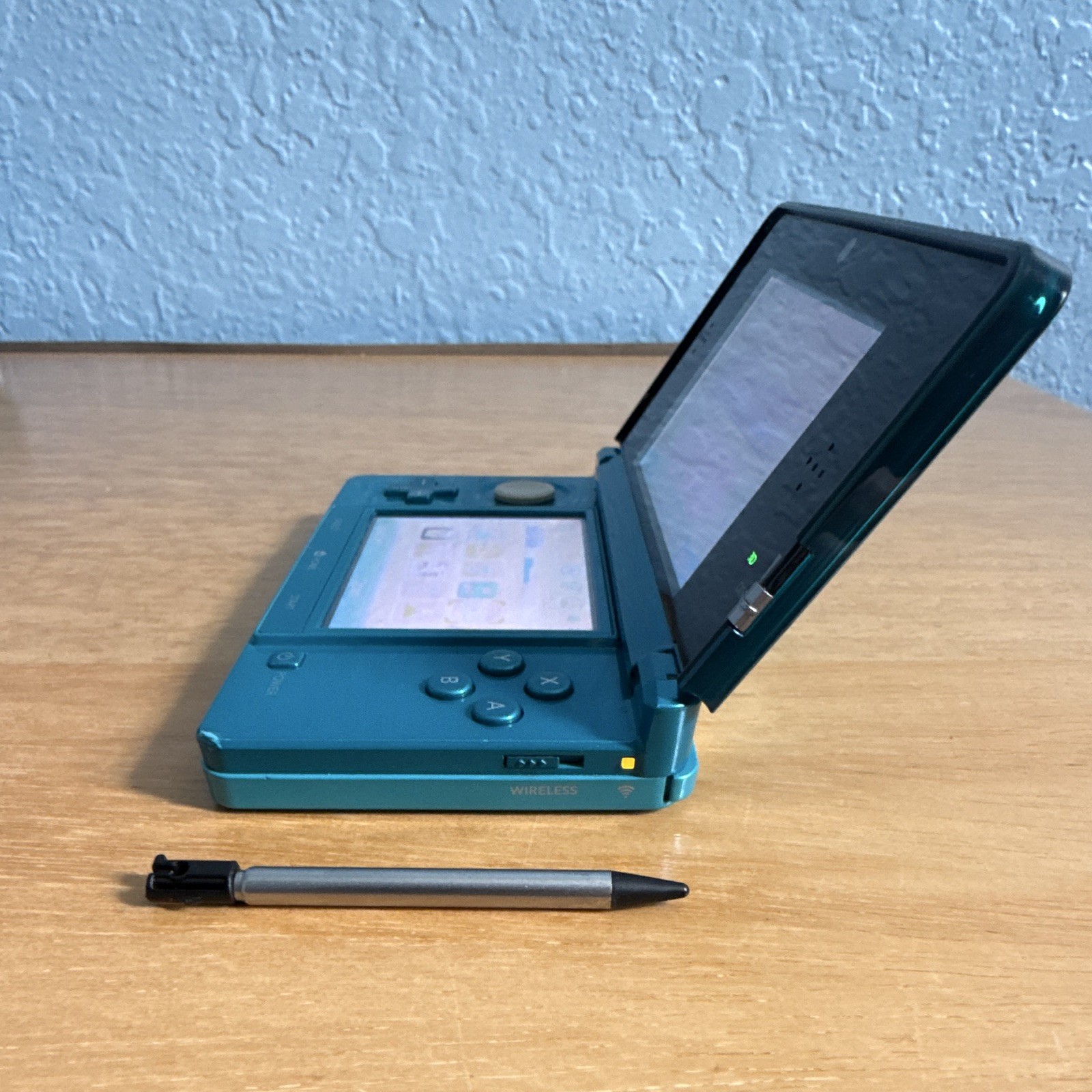 Nintendo 3DS Aqua Blue Console Bundle Charger Stylus Case CTR-001 (U.S Seller)