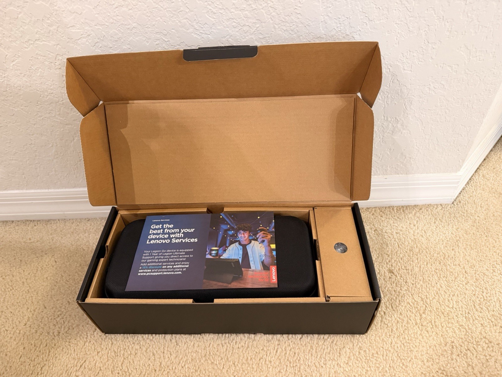 Lenovo Legion Go AMD Ryzen Z1 Extreme 16GB / 2TB w/ Case/Charger/Box – MINT