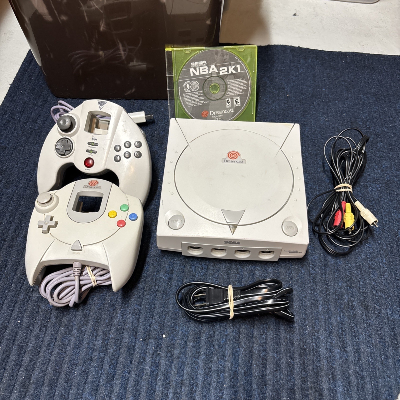 Saga Dreamcast Console Two Controllers, Game, Power And AV Cable HKT-3020 TESTED