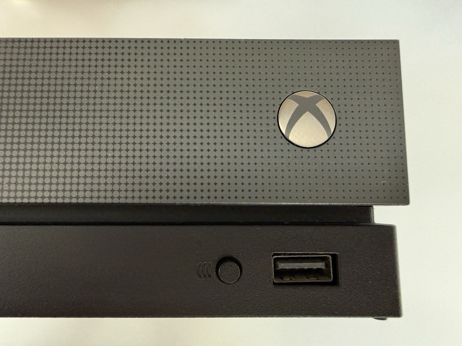 Xbox One X Scorpio Edition 1TB – W/ Controller & Cables- Tested & Works