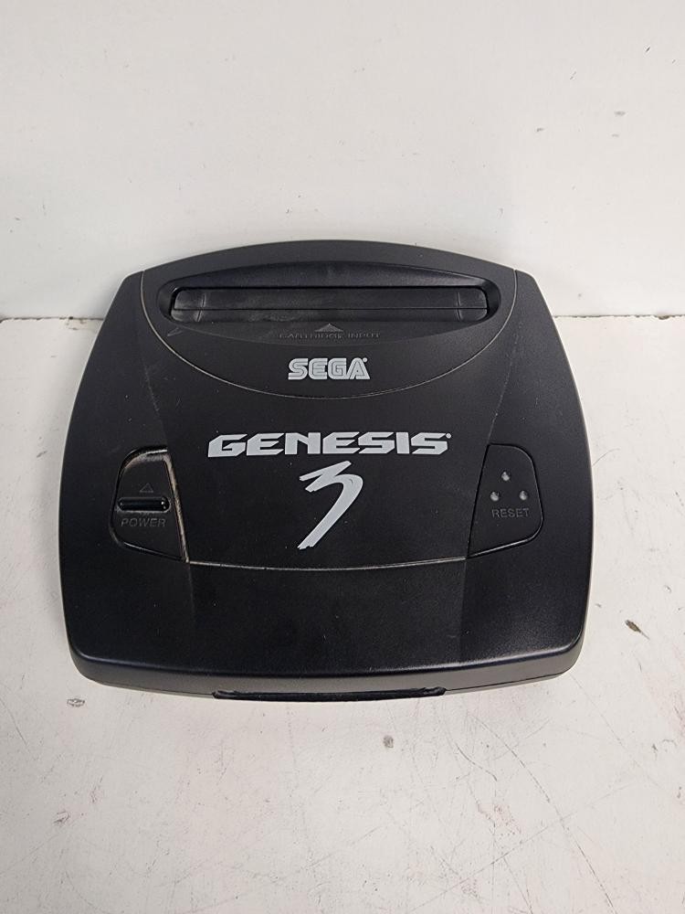 SEGA GENESIS 3 + 4 CONTROLLERS (P24031700)