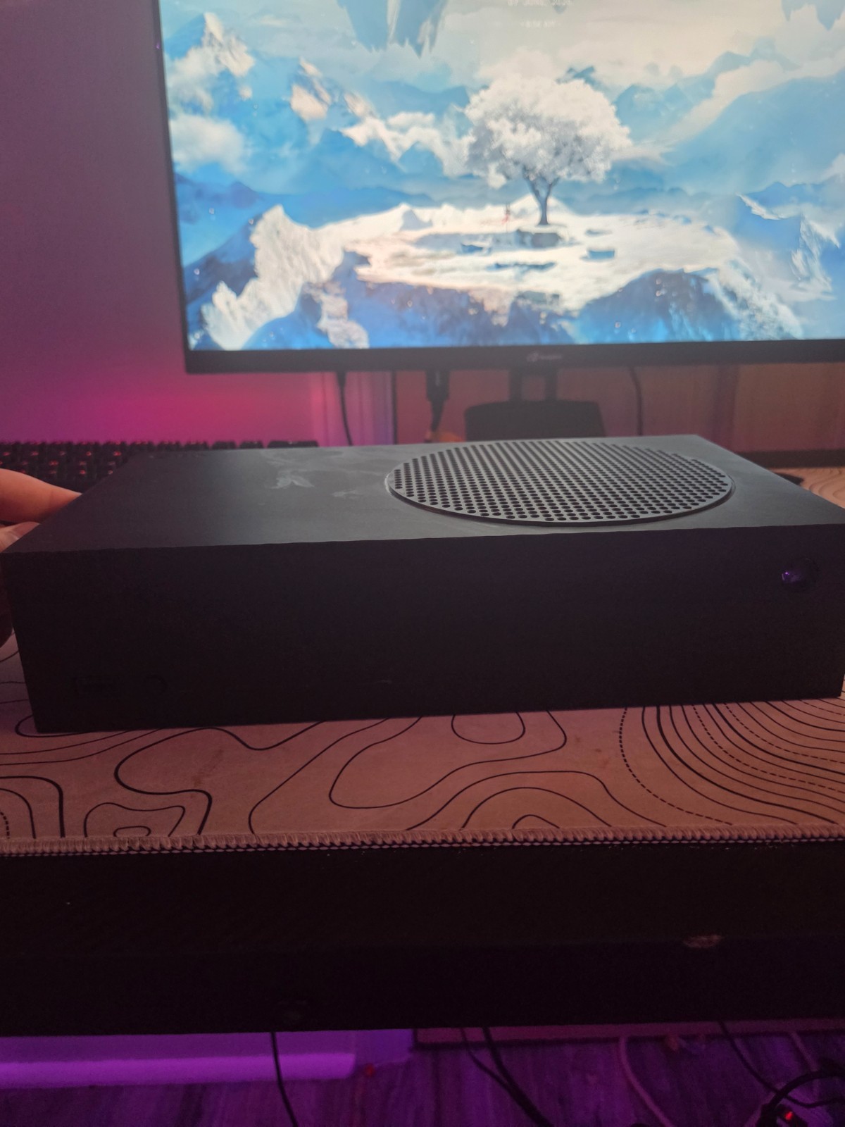 Xbox Series s black comes with hdmi cord and power cord and the gamesir 7ae cont