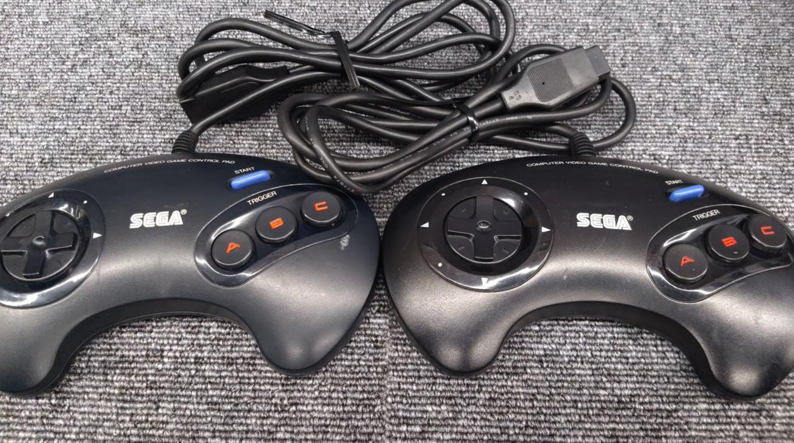 Sega Mega Drive HAA-2510 Console w/ 2 Controller AC Adapter Japan