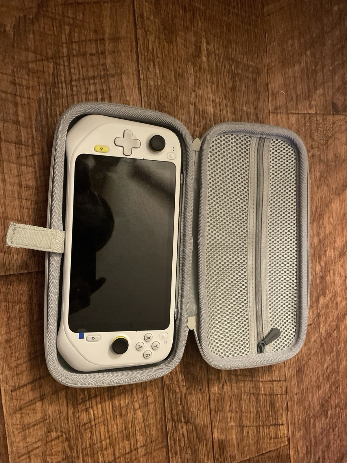 Logitech Gcloud White Handheld Console Touchscreen, with case