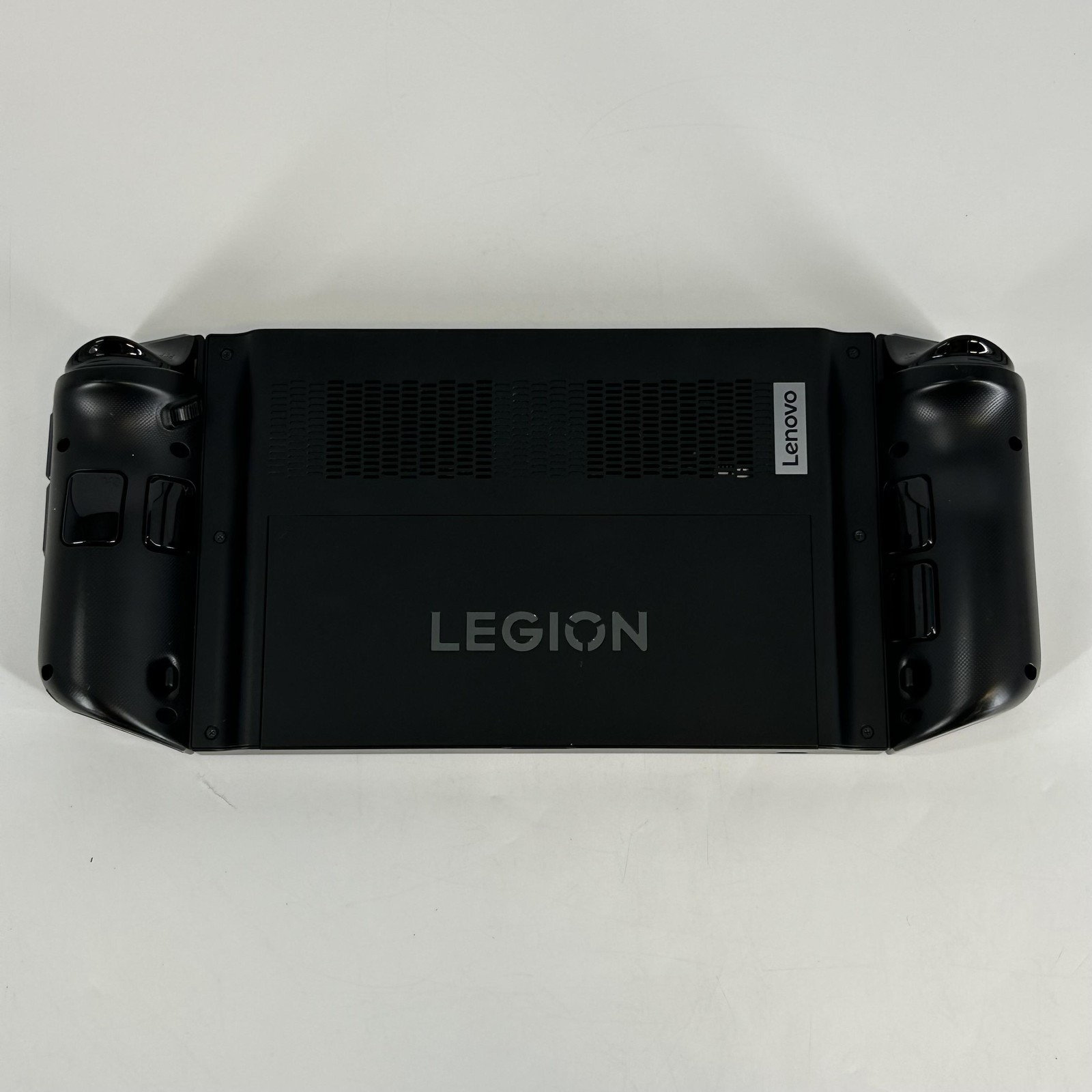 Lenovo Legion Go AMD Ryzen Z1 Extreme 16GB RAM 1TB w/ Case/Charger – Very Good