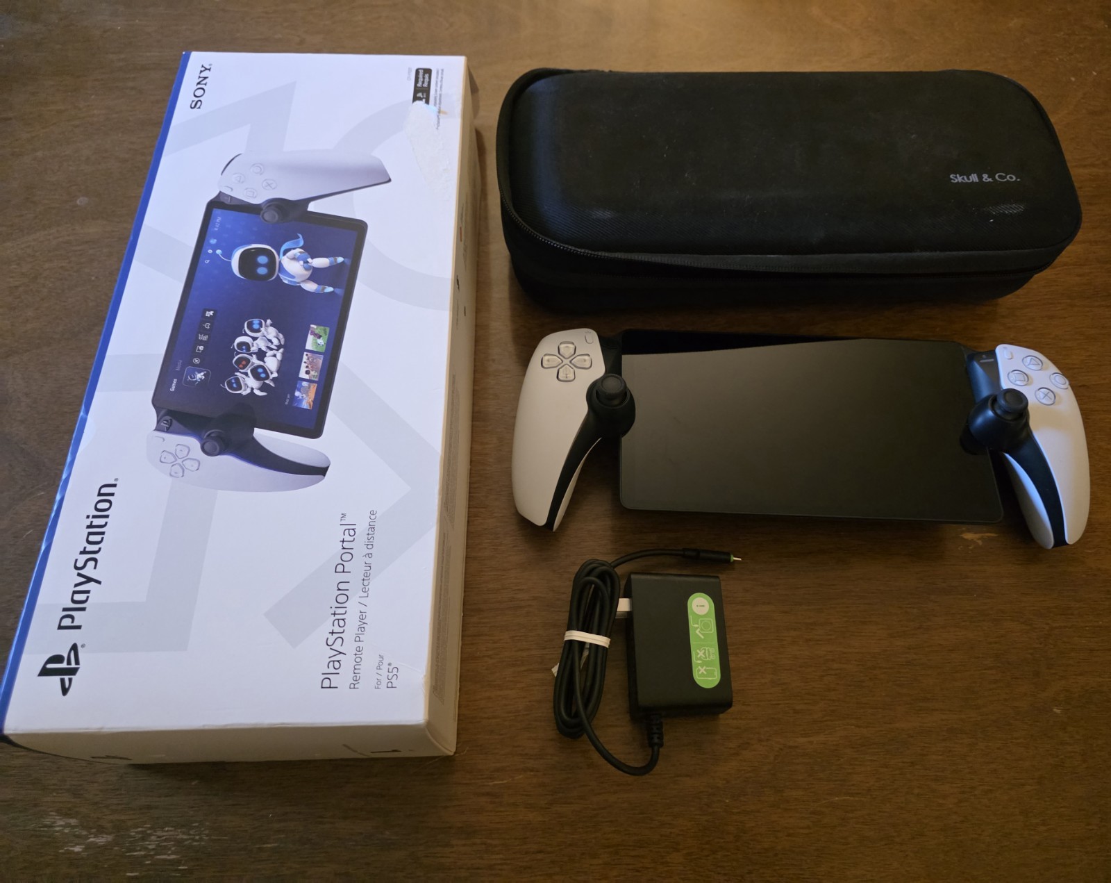 Sony PlayStation Portal Remote Player PS5 + Skull & Co Case CFI-Y1001