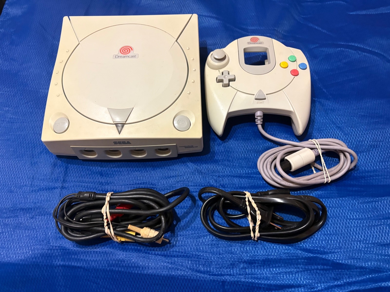 SEGA Dreamcast Launch Edition Home Console – White tested and working