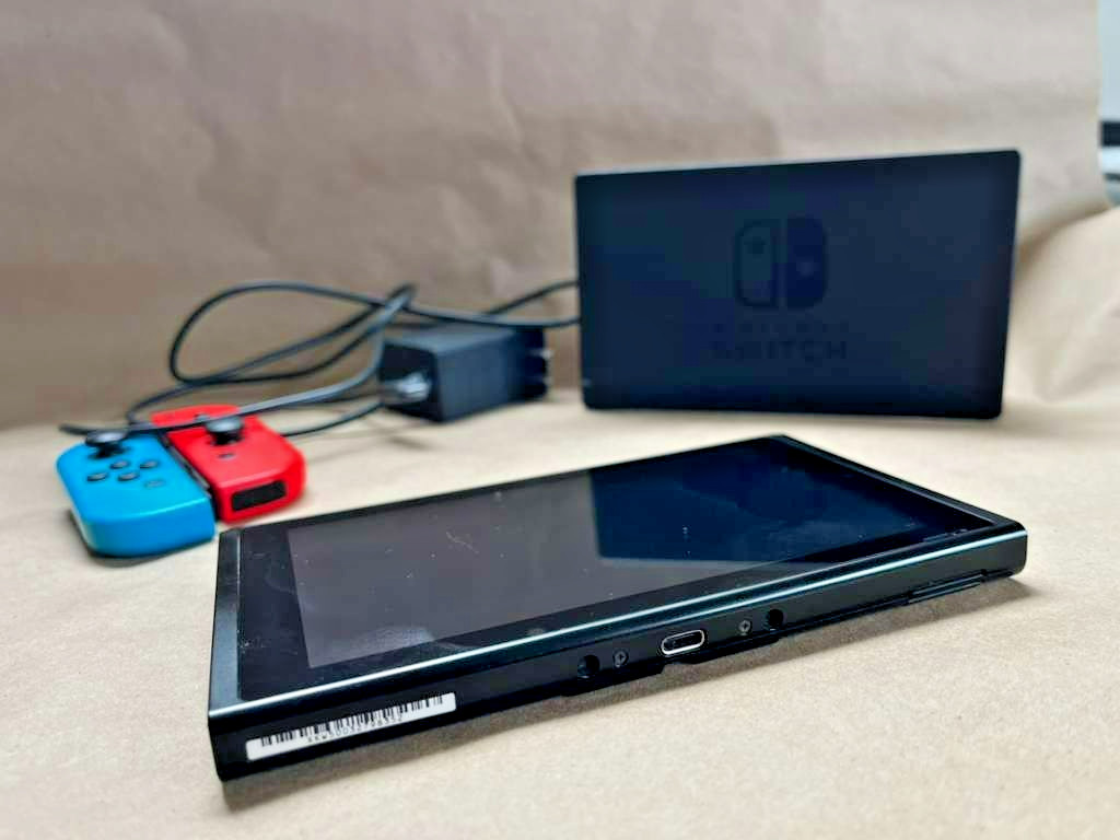 Nintendo Switch V1 UNPATCHED Console Bundle HAC-001(-01) – Used Good Condition