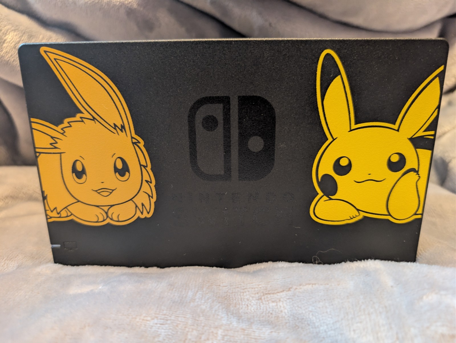 Nintendo Switch Pikachu & Eevee Edition + Pokeball/Carry Case/Extra Controller