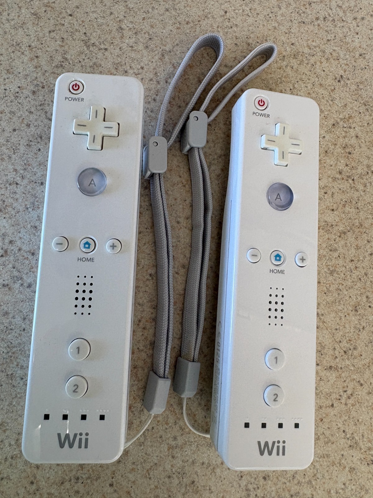 Nintendo Wii Bundle w/ Controllers, 3 Games, Super Mario Bros.