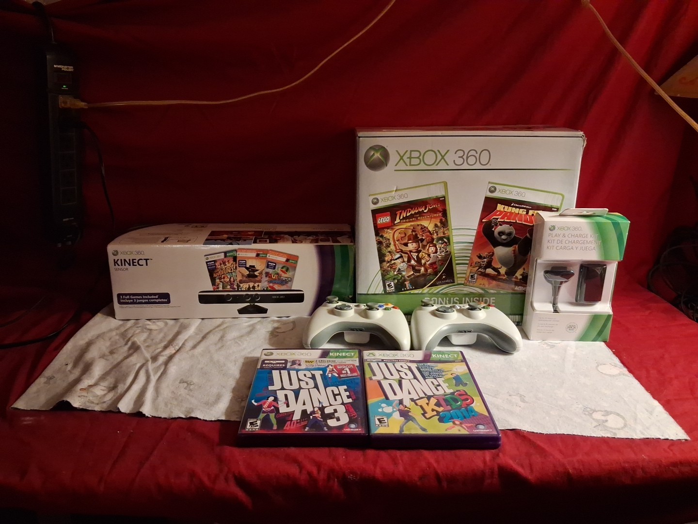 XBox 360 Pro White Console W/kinect Sensor 2 Controllers Play&charge Set In Box