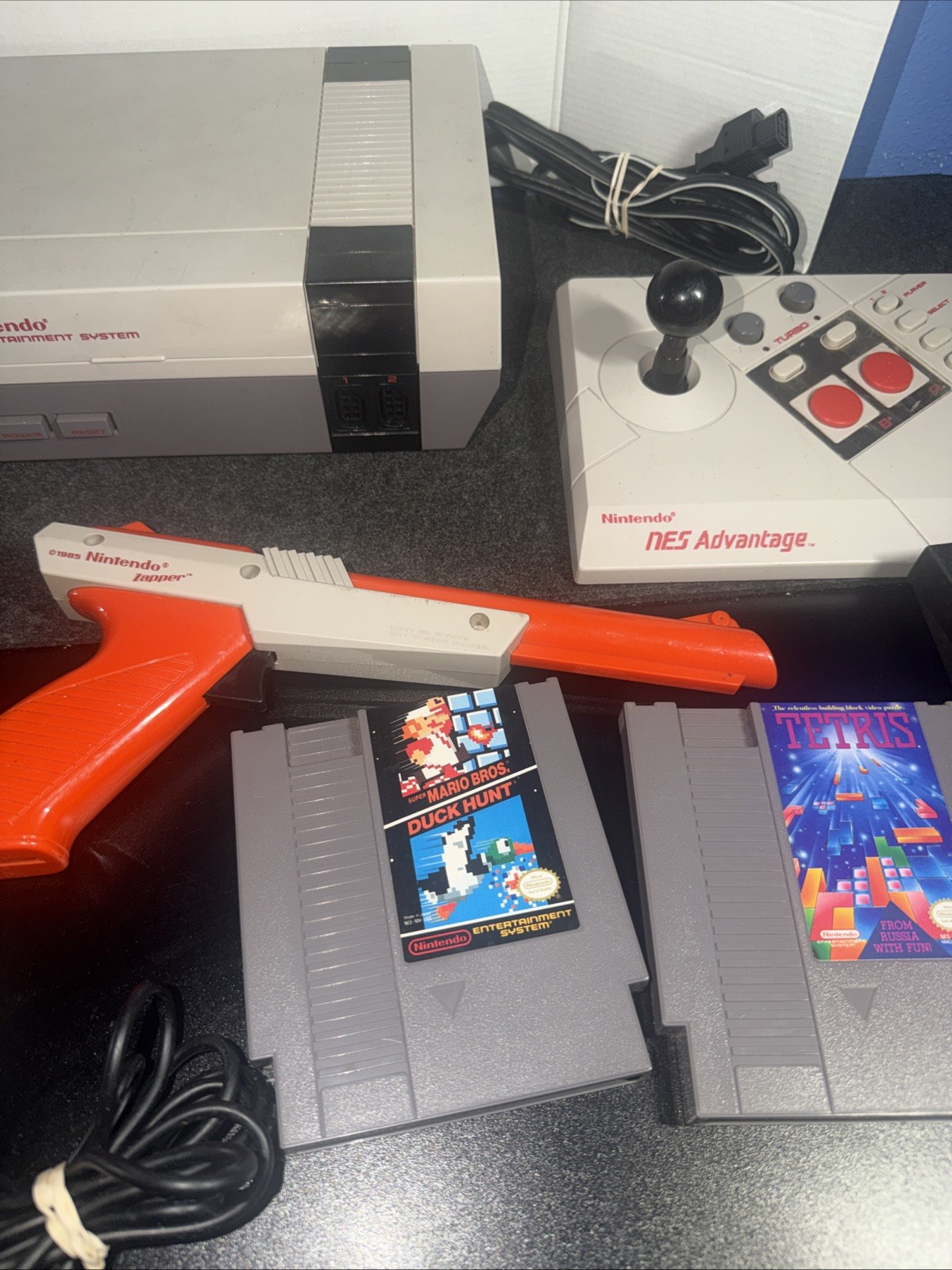 Nintendo NES Console Original TESTED Bundle W Games 3 controllers + Zapper .