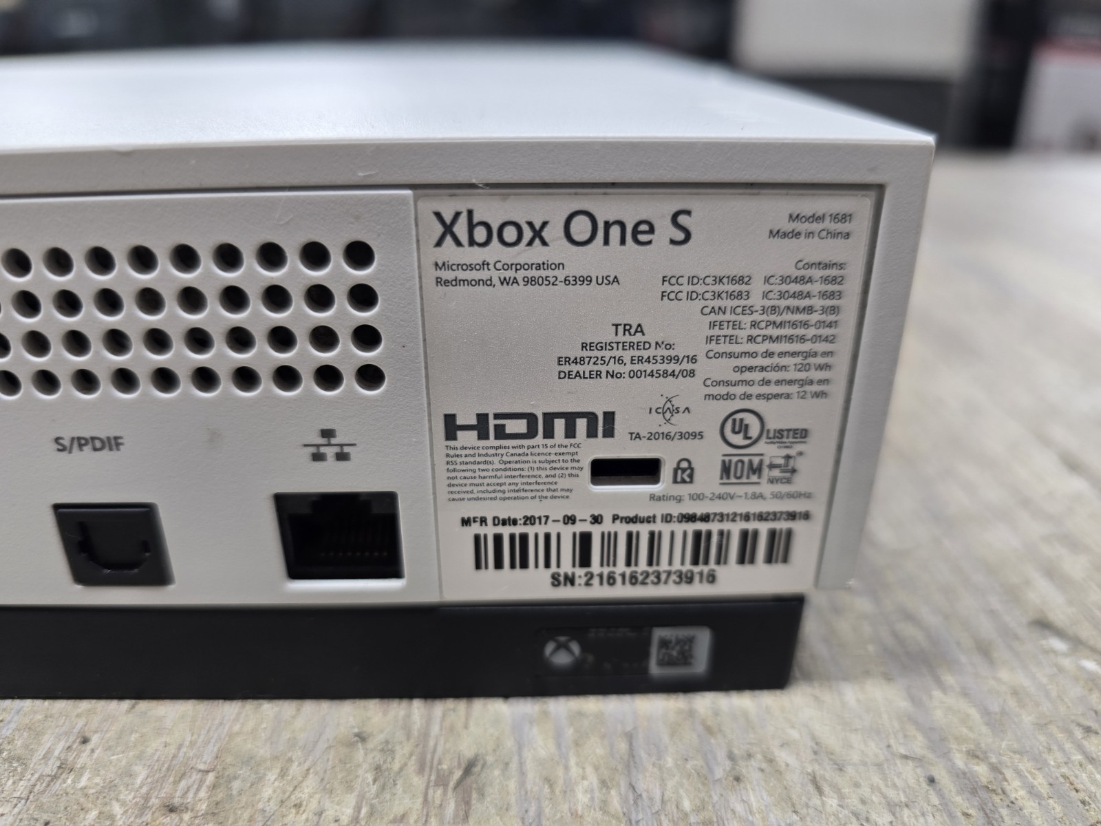 Microsoft Xbox one Gaming Console 1681 White 500gb w/ controller and cable