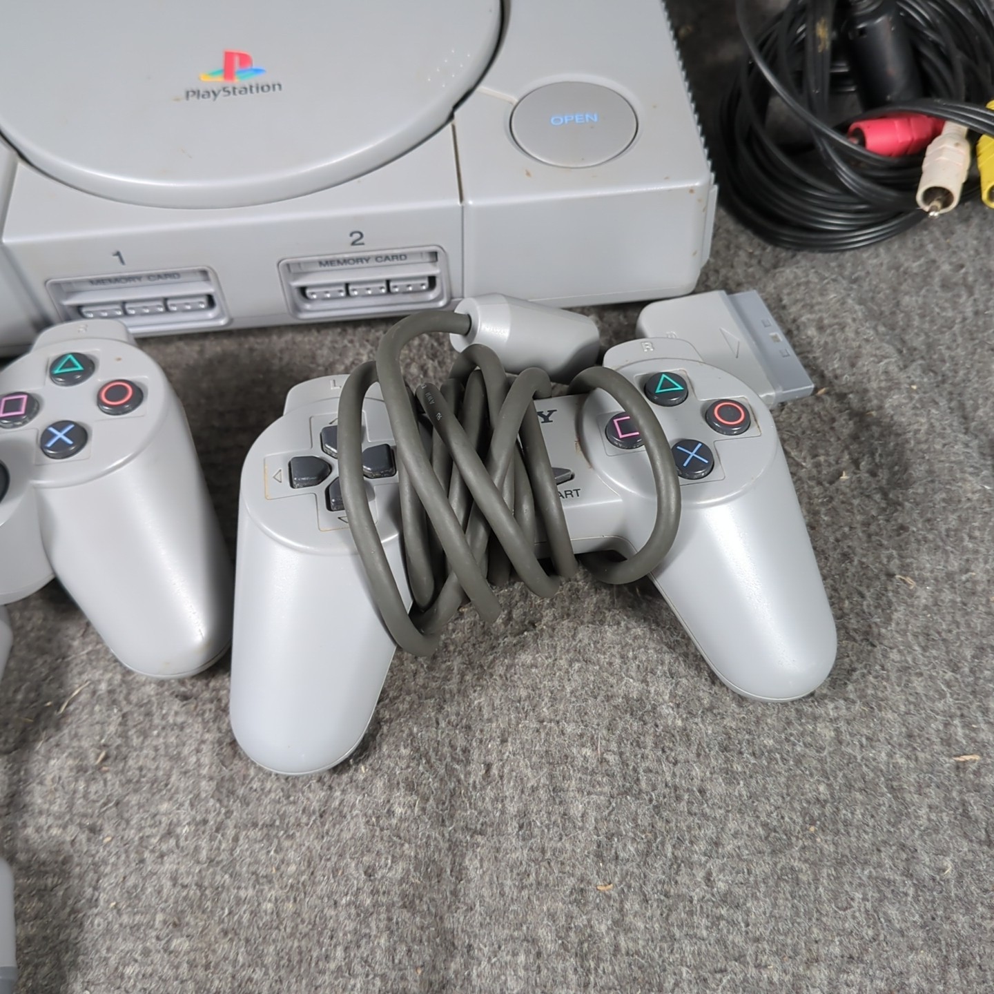 Sony PlayStation 1 Ps1 Two Controllers And Cables (SCPH-9001) – Tested/works