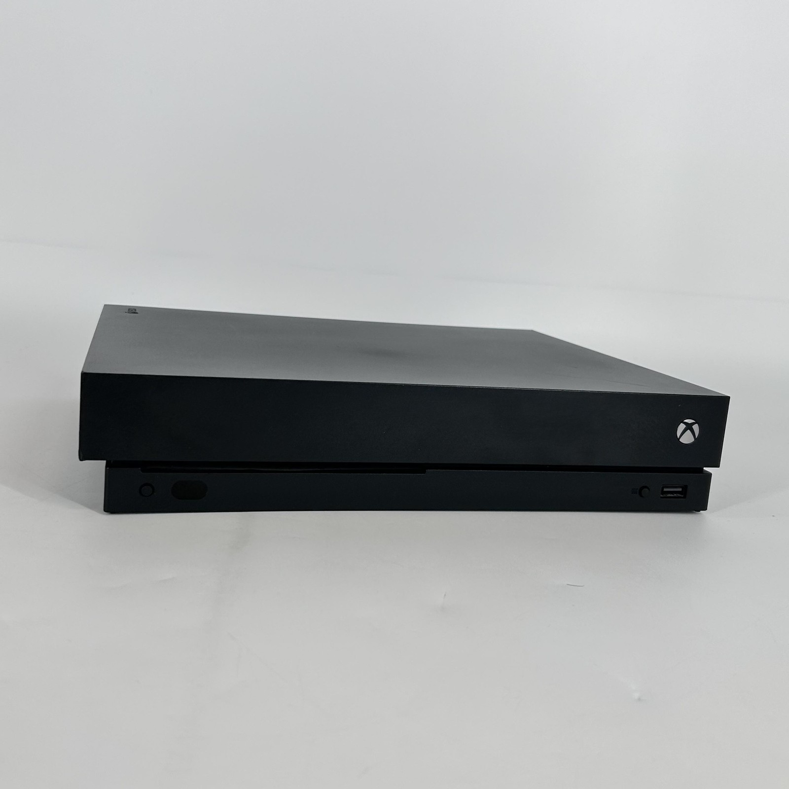 Microsoft Xbox One X Console Black 1TB w/ Controller/HDMI – Good w/ Smoke Odor